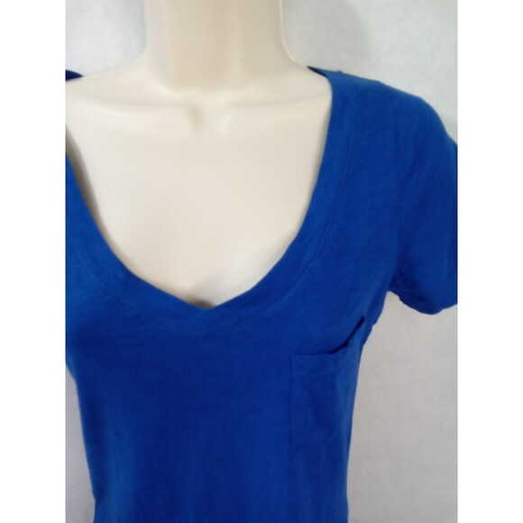City Streets Women  Medium  Blue short sleeve V Neck‎ Pocket tee shirt - Picture 2 of 7